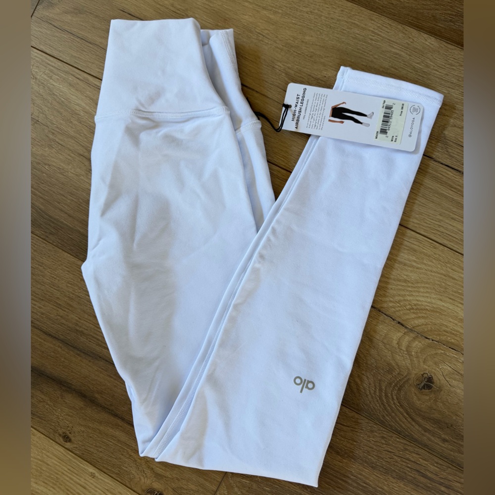 NWT: ALO Yoga Air brushed Leggings. White. Size Small